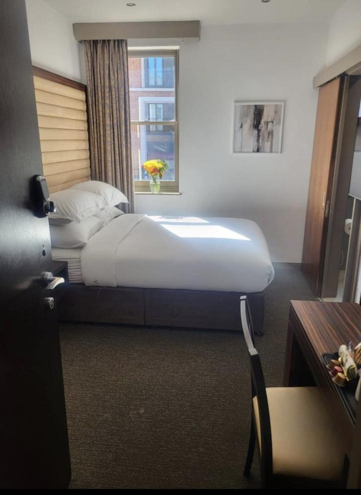 En-suite Boutique 102 *